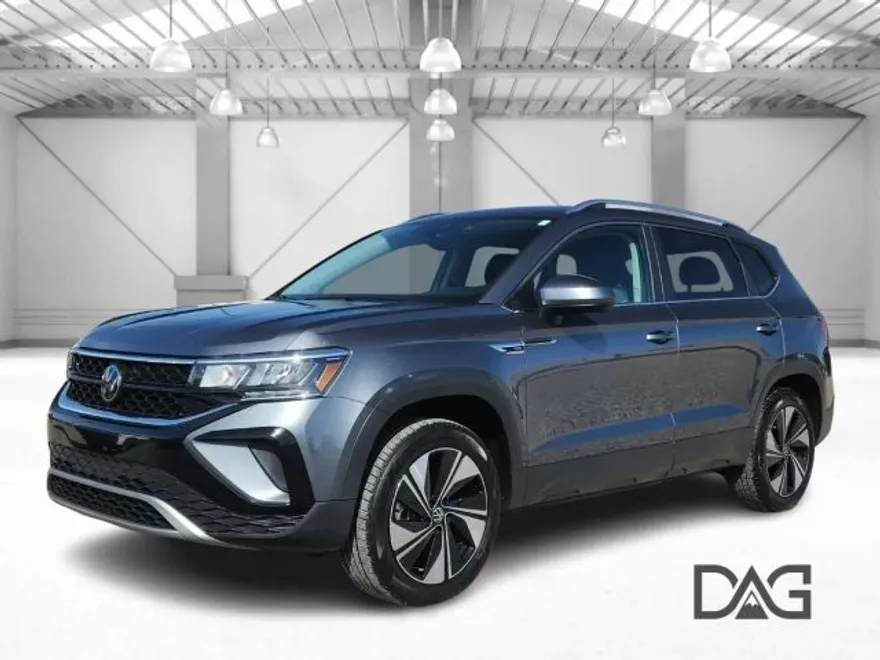 2024 Volkswagen Taos SE photo 1