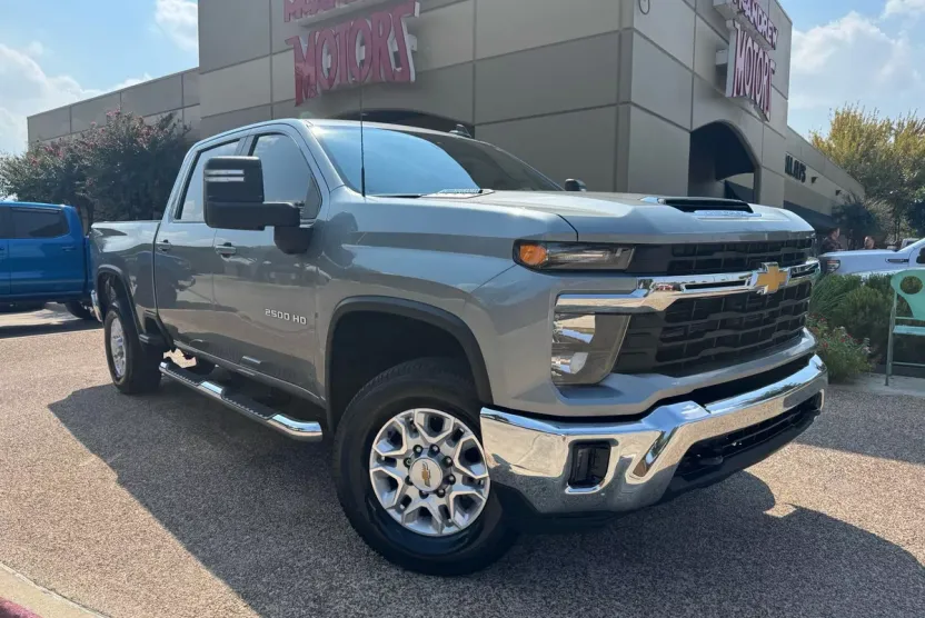 2024 Chevrolet Silverado 2500HD LT photo 1