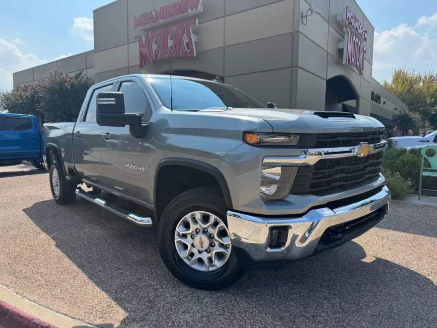 2024 Chevrolet Silverado 2500HD LT photo 1