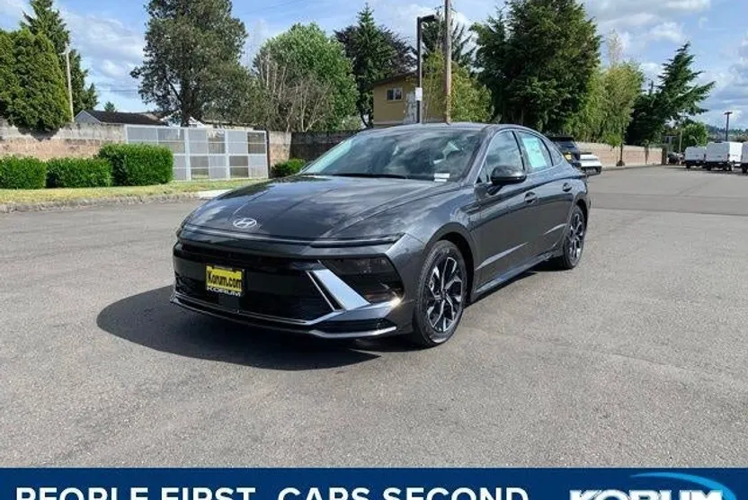 2025 Hyundai Sonata SEL photo 1
