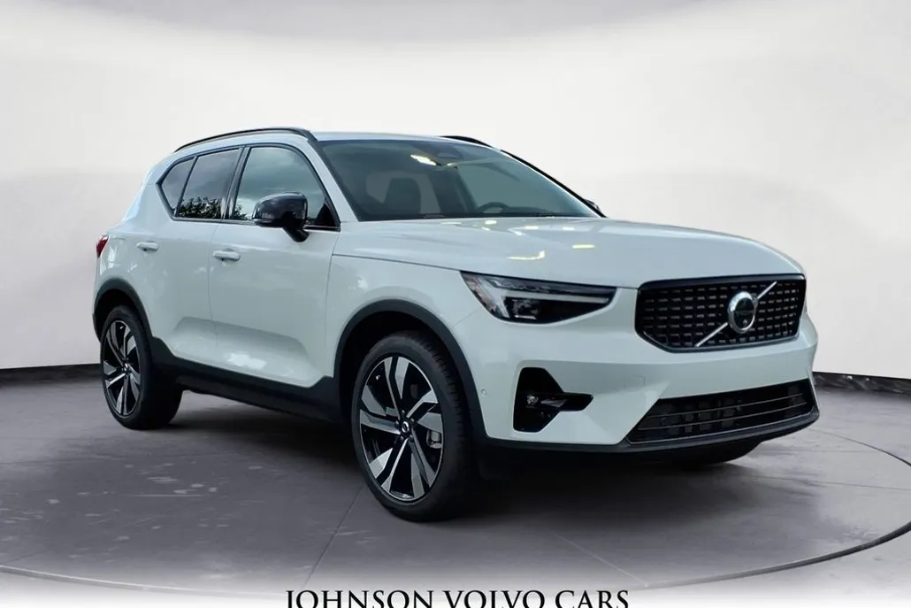 2026 Volvo XC40 photo 1