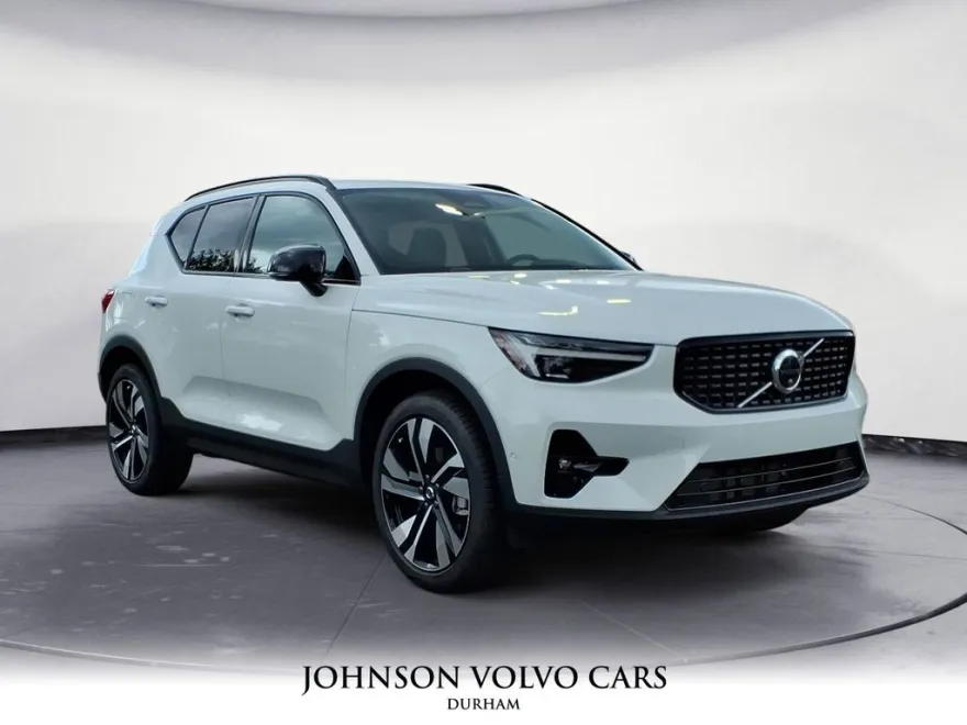 2026 Volvo XC40 photo 1