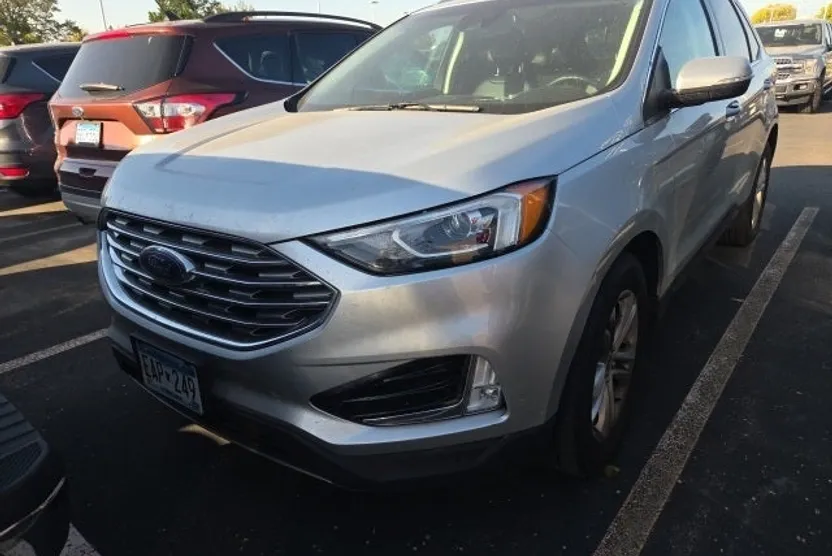 2019 Ford Edge SEL photo 1