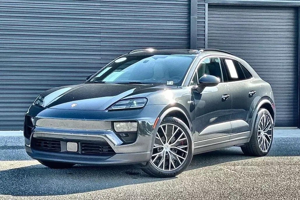 2024 Porsche Macan Electric 4 photo 1