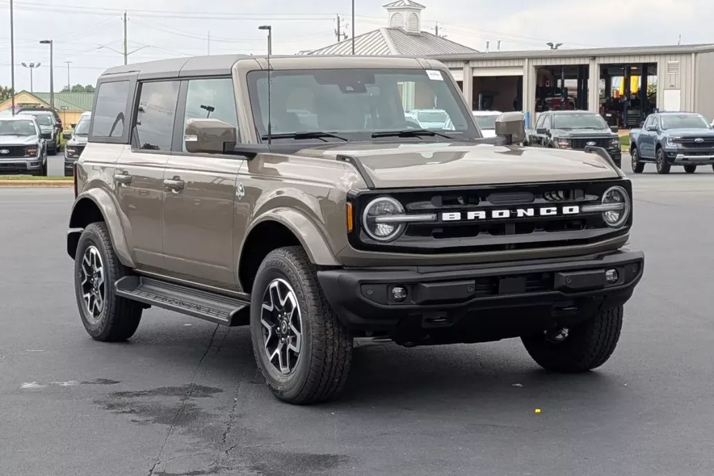 2025 Ford Bronco Outer Banks photo 1