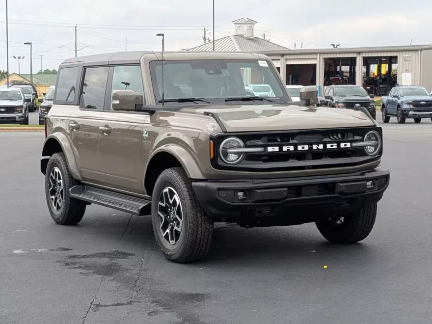 2025 Ford Bronco Outer Banks photo 1