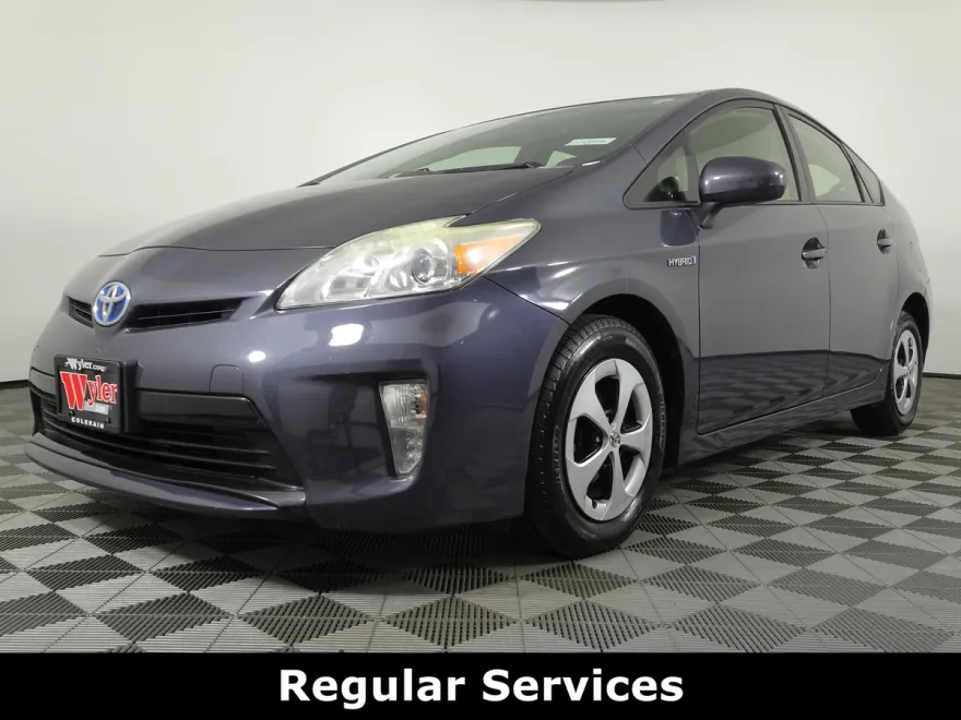 2013 Toyota Prius Three photo 1