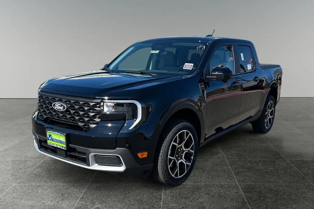 2025 Ford Maverick Lariat photo 1
