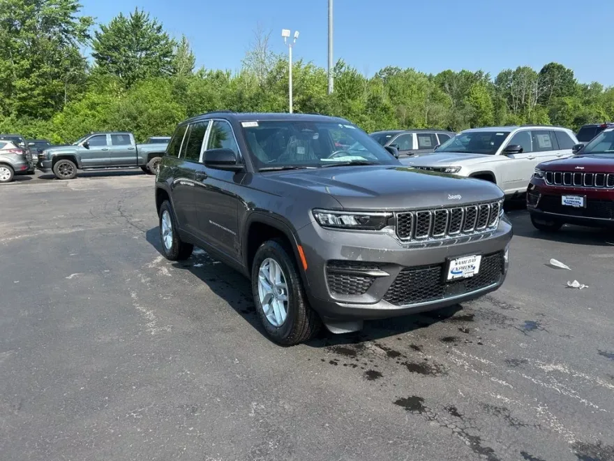 2025 Jeep Grand Cherokee Laredo photo 1