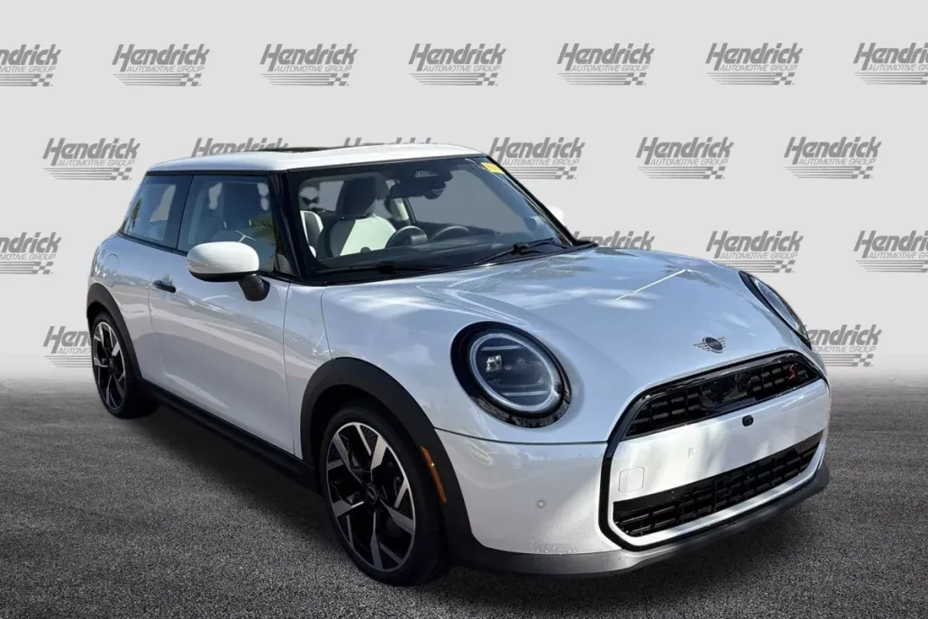 2025 Mini Cooper 2 Door Hardtop Signature photo 1
