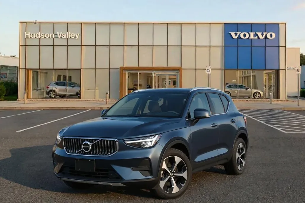 2026 Volvo XC40 Plus photo 1