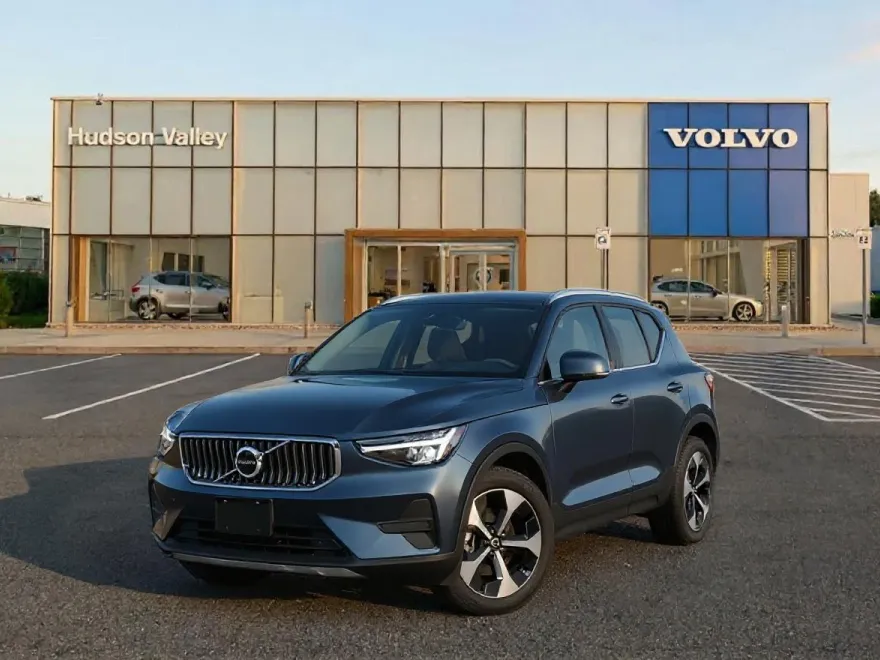 2026 Volvo XC40 Plus photo 1