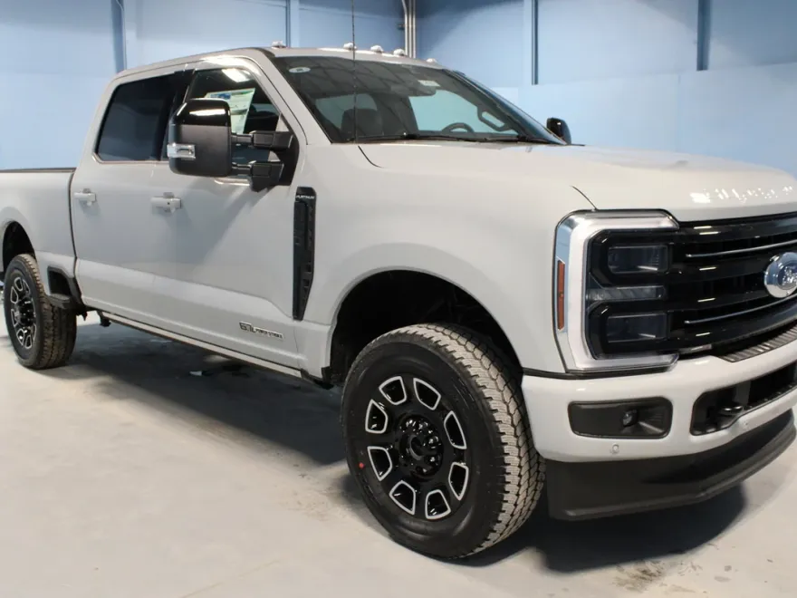 2025 Ford F-250 Platinum photo 1