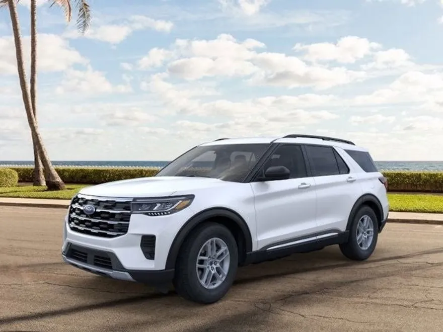 2025 Ford Explorer photo 1