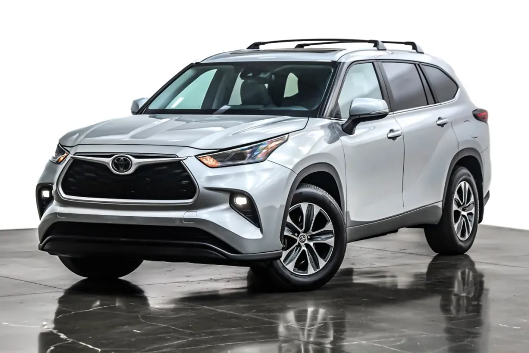 2024 Toyota Highlander XLE photo 1