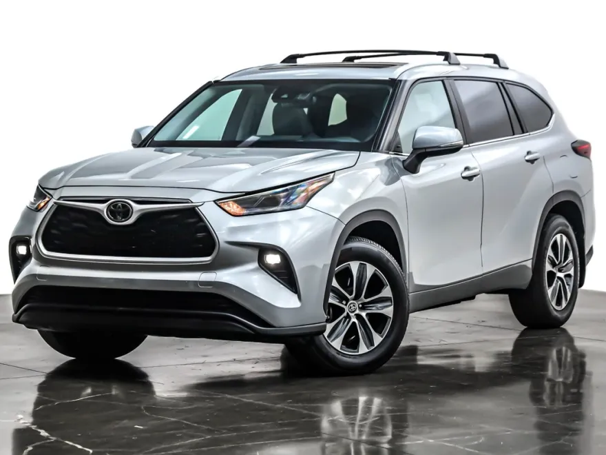2024 Toyota Highlander XLE photo 1