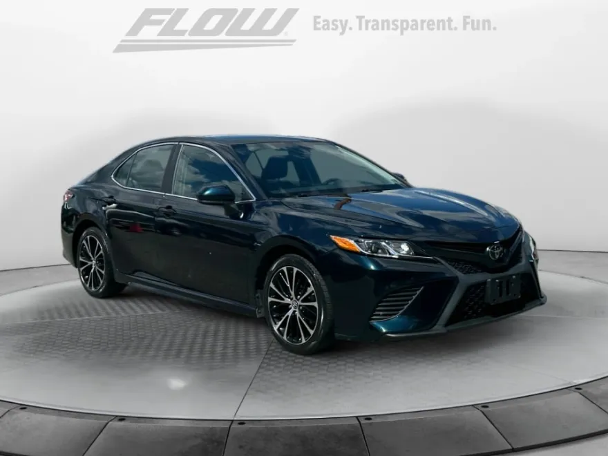 2020 Toyota Camry SE photo 1
