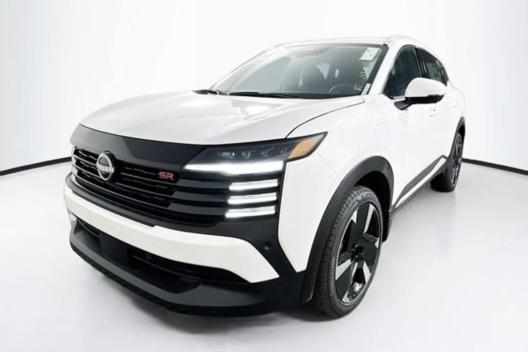 2025 Nissan Kicks SR photo 1
