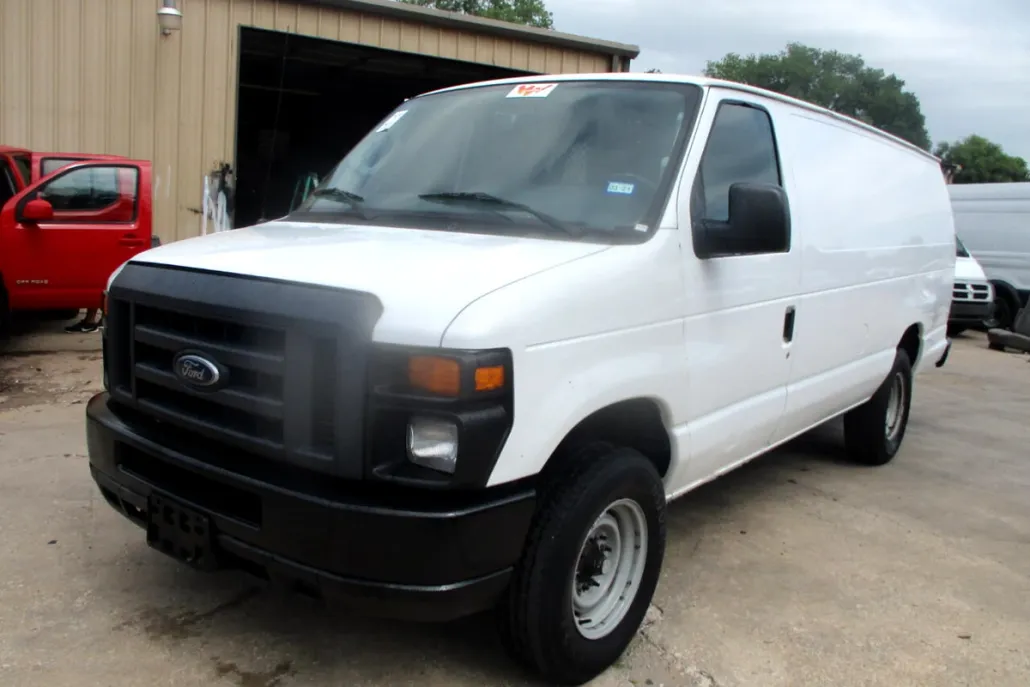 2013 Ford E-350 photo 1