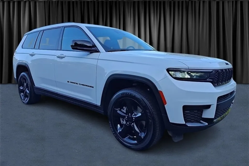 2024 Jeep Grand Cherokee Altitude photo 1