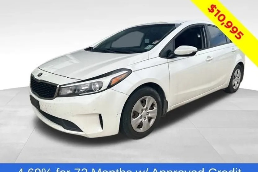 2017 Kia Forte LX photo 1