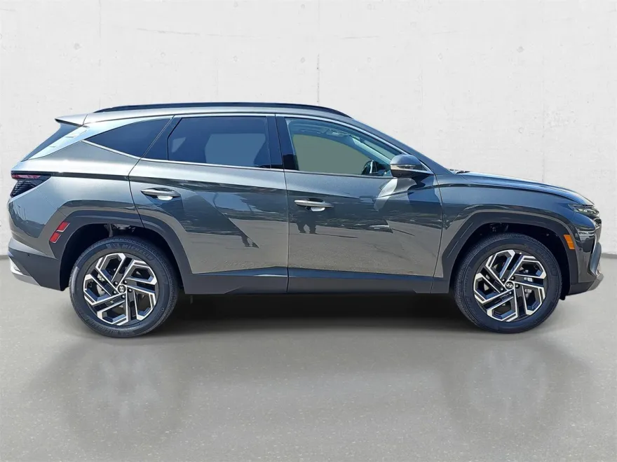 2025 Hyundai Tucson Hybrid Limited photo 1