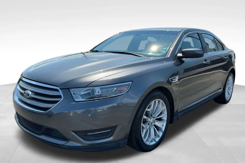 2018 Ford Taurus SEL photo 1