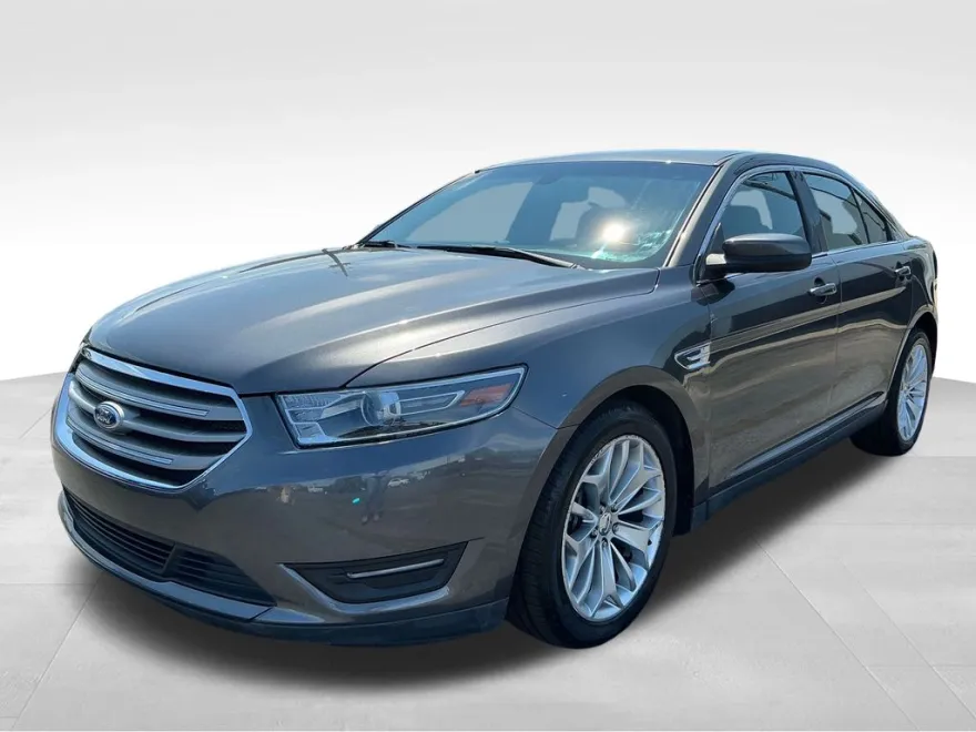 2018 Ford Taurus SEL photo 1