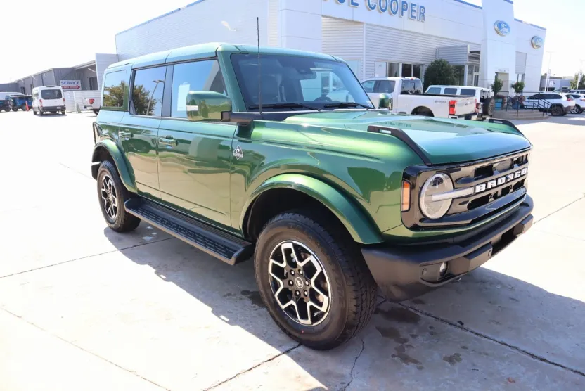 2025 Ford Bronco Outer Banks photo 1