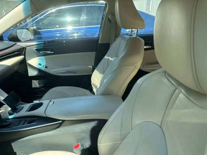 2019 Toyota Avalon XLE photo 1