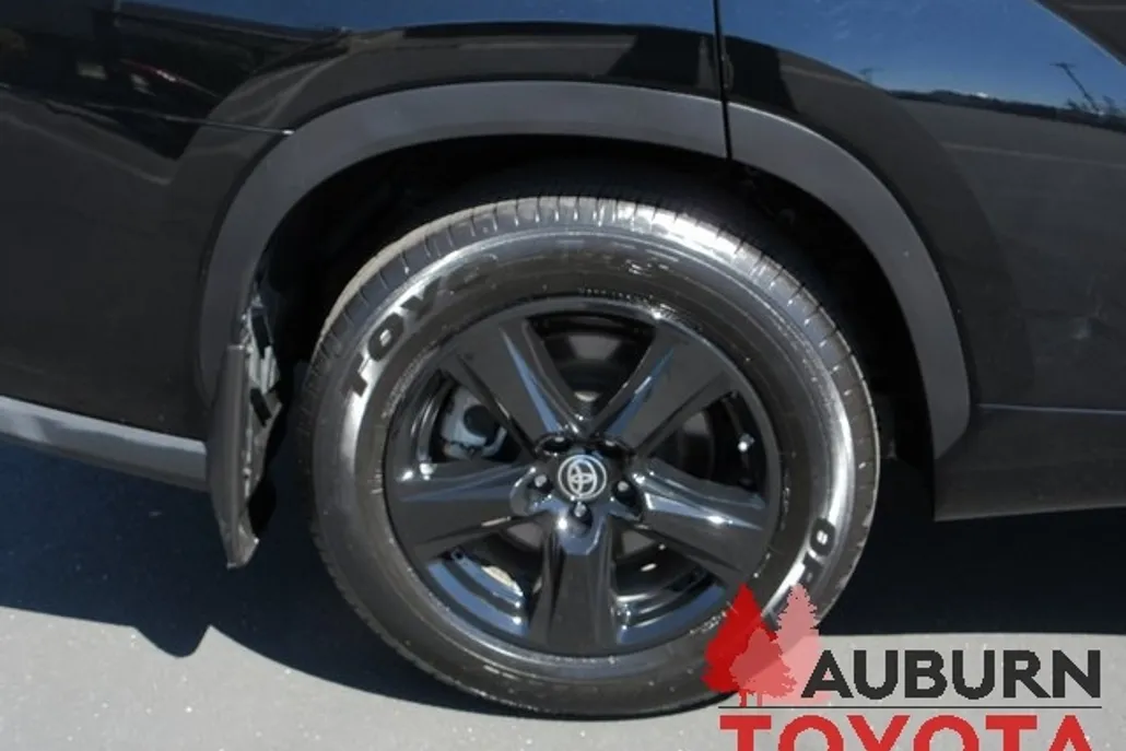2023 Toyota Highlander L photo 1
