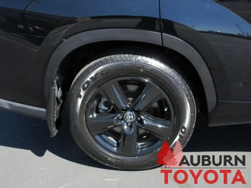 2023 Toyota Highlander L photo 1