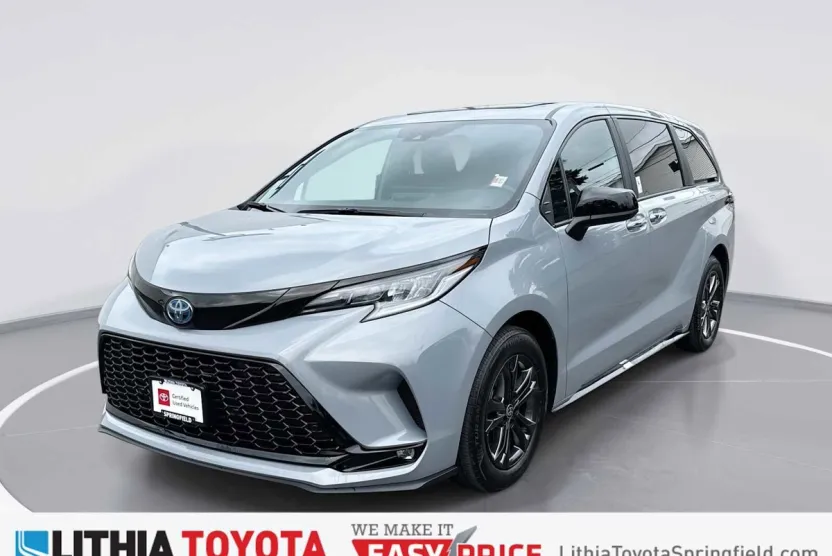 2025 Toyota Sienna XSE photo 1