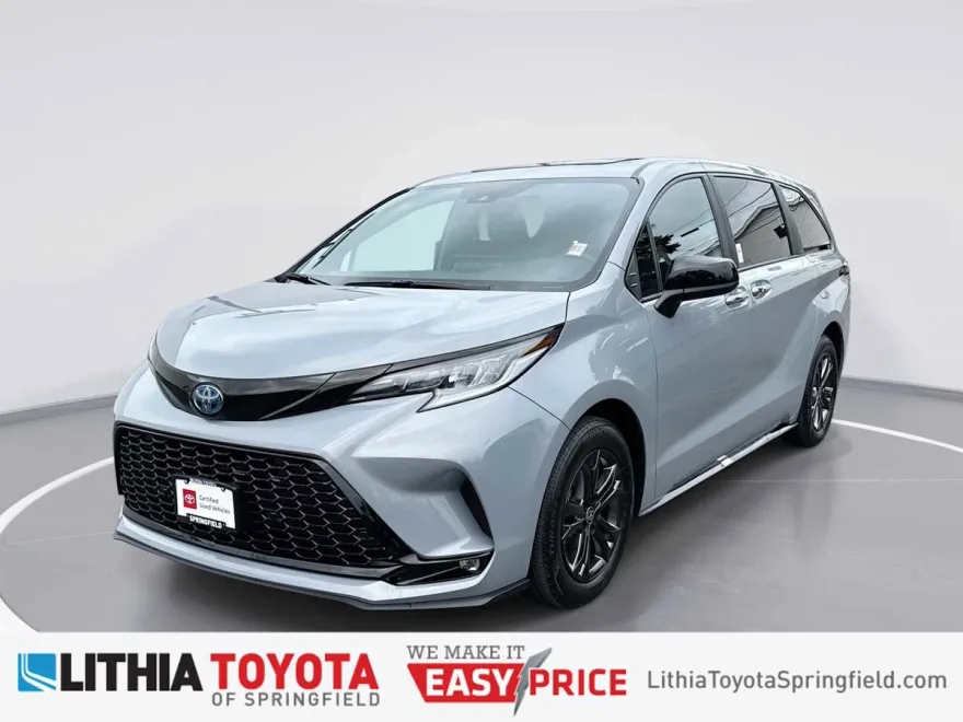 2025 Toyota Sienna XSE photo 1