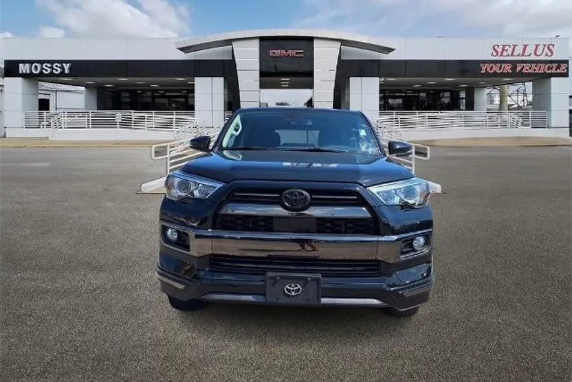2020 Toyota 4Runner SR5 photo 1