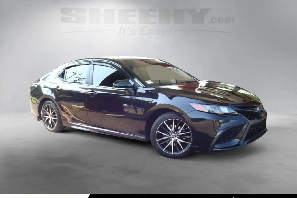 2022 Toyota Camry SE photo 1