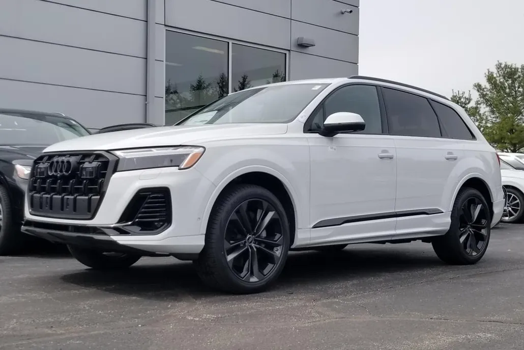 2025 Audi Q7 55 Premium Plus photo 1