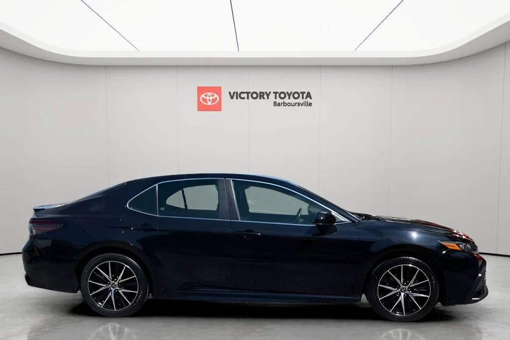 2021 Toyota Camry SE photo 1
