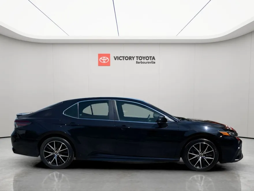 2021 Toyota Camry SE photo 1