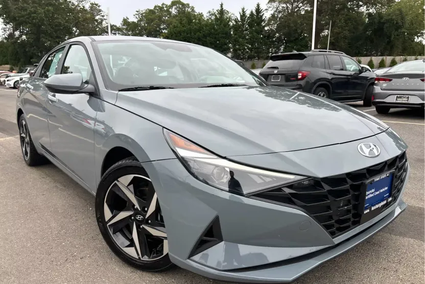 2023 Hyundai Elantra SEL photo 1