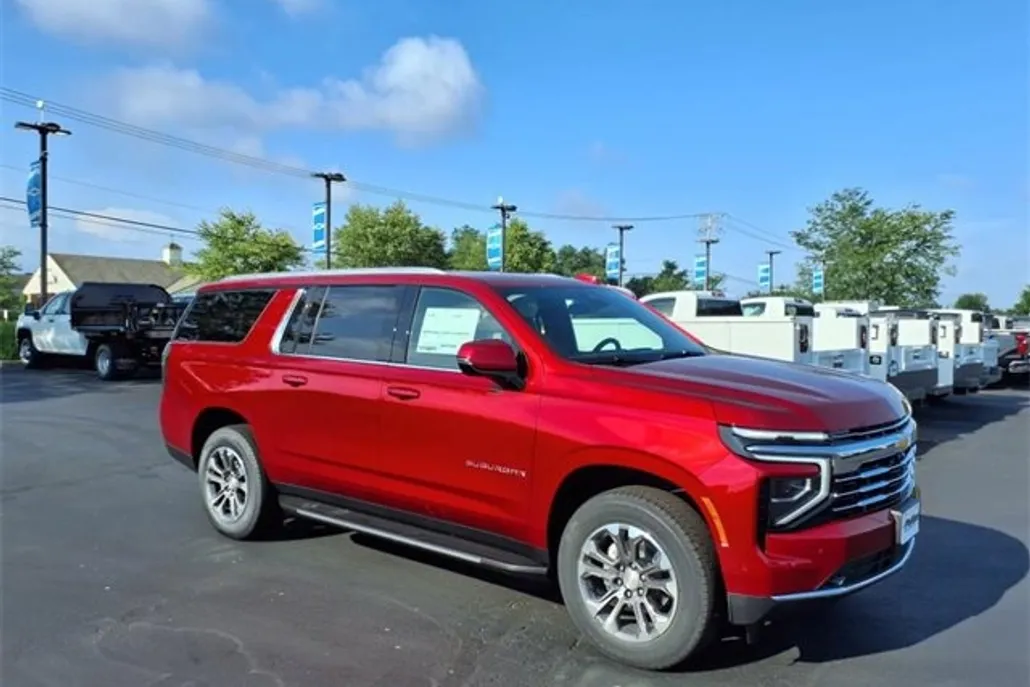 2025 Chevrolet Suburban LT photo 1