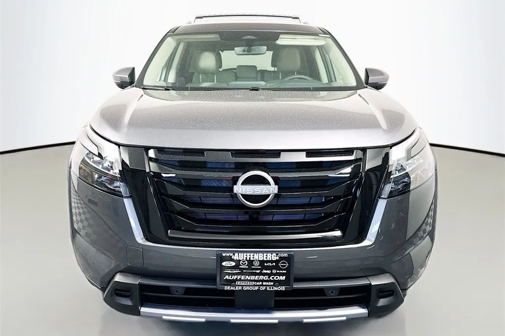 2025 Nissan Pathfinder SL photo 1