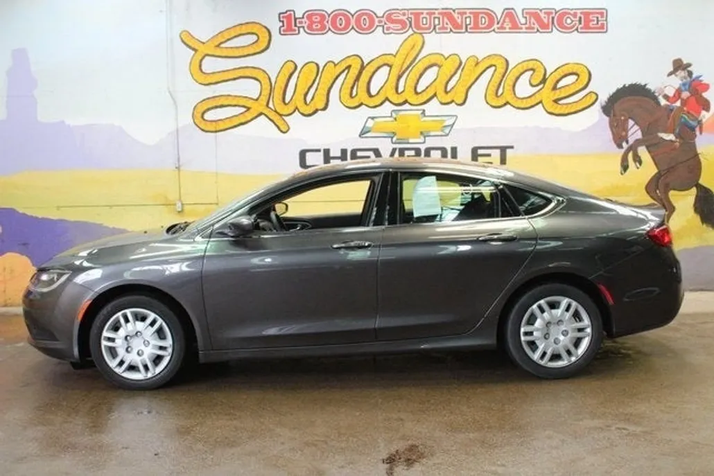 2015 Chrysler 200 LX photo 1