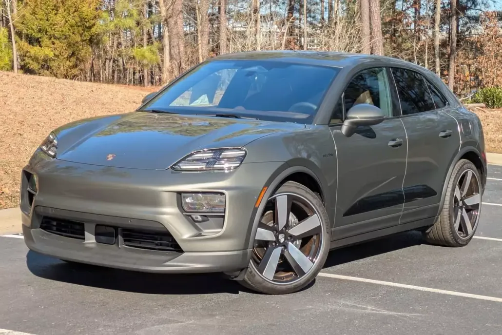 2025 Porsche Macan Electric 4 photo 1