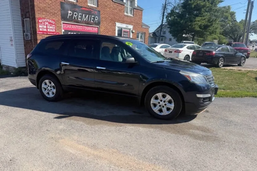 2016 Chevrolet Traverse LS photo 1