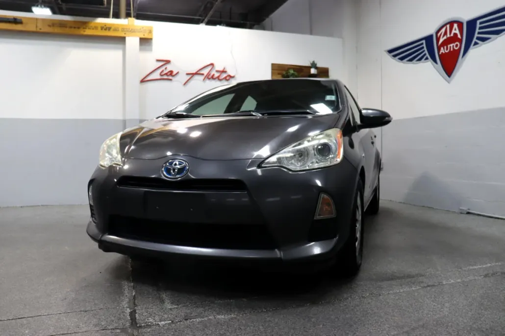 2014 Toyota Prius C Two photo 1