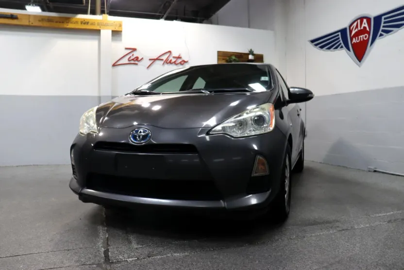 2014 Toyota Prius C Two photo 1