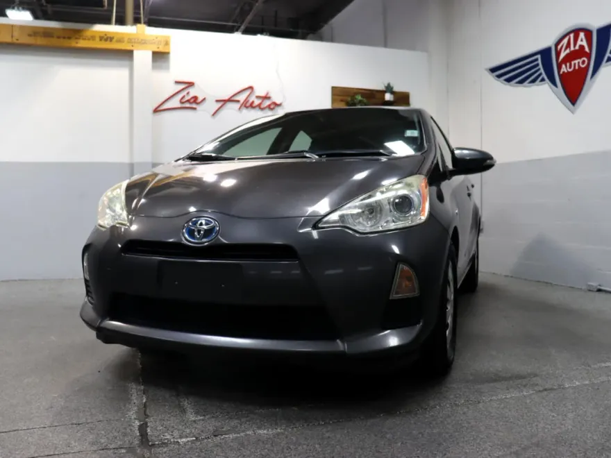 2014 Toyota Prius C Two photo 1