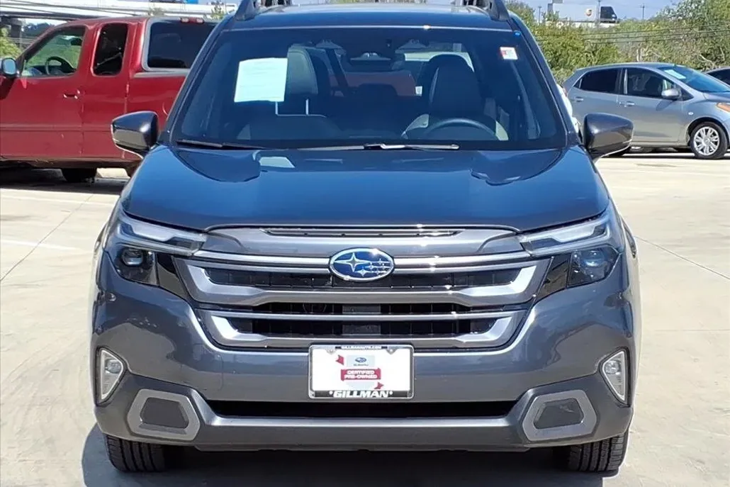 2025 Subaru Forester Limited Base photo 1