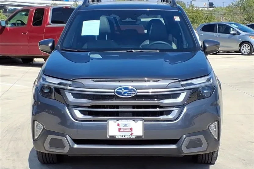 2025 Subaru Forester Limited Base photo 1